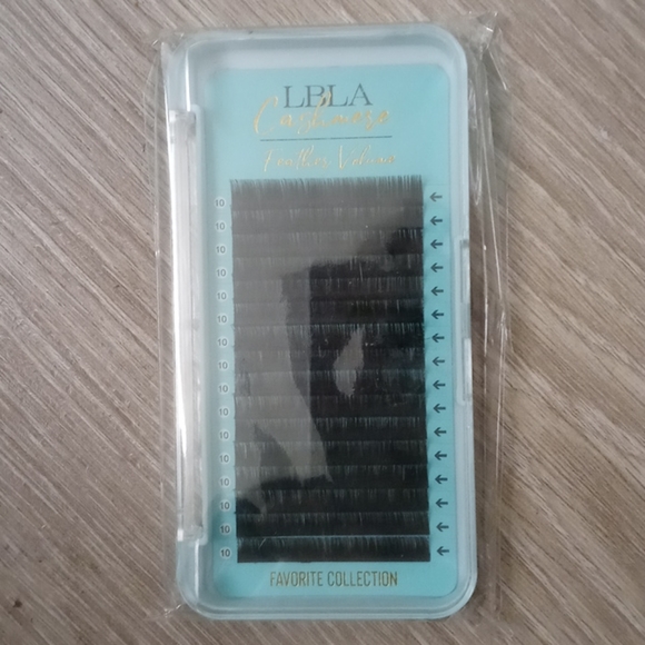 Lashes - Picture 2 of 2